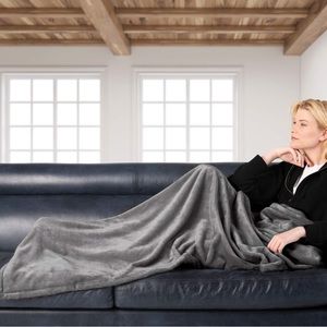 Brookstone nap cozy footed throw blanket